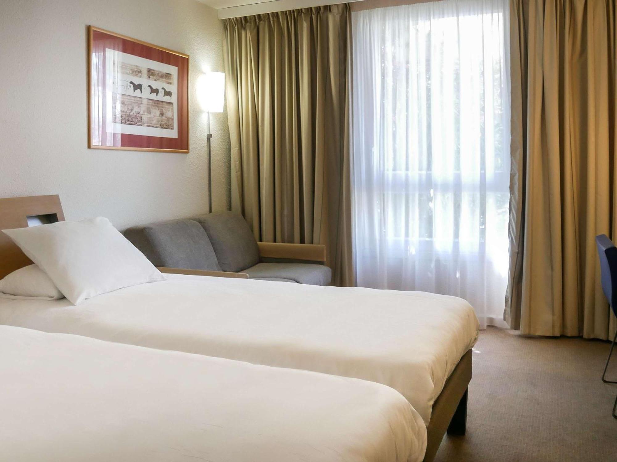 Novotel Atria Nimes Centre Bagian luar foto