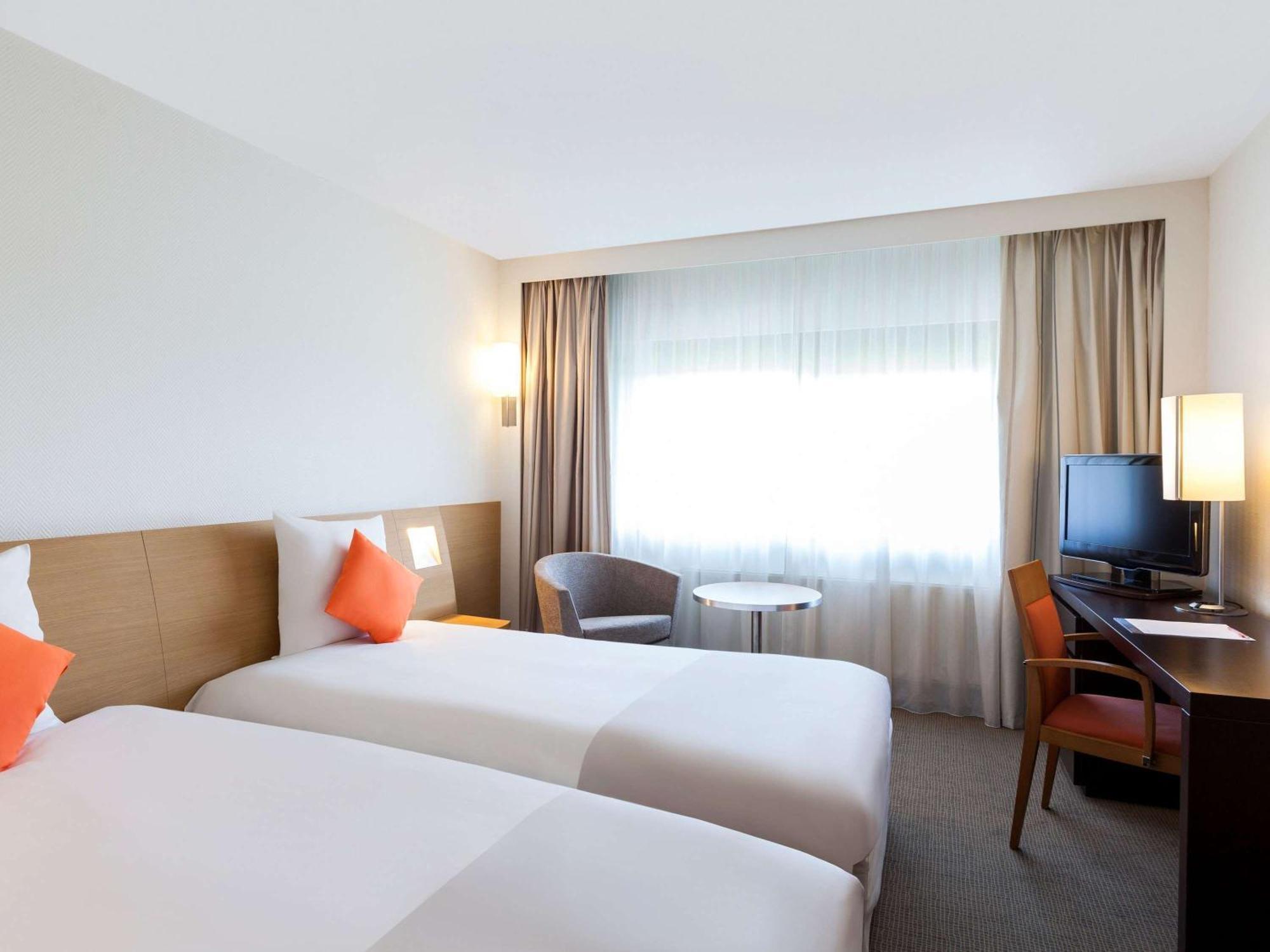 Novotel Atria Nimes Centre Bagian luar foto