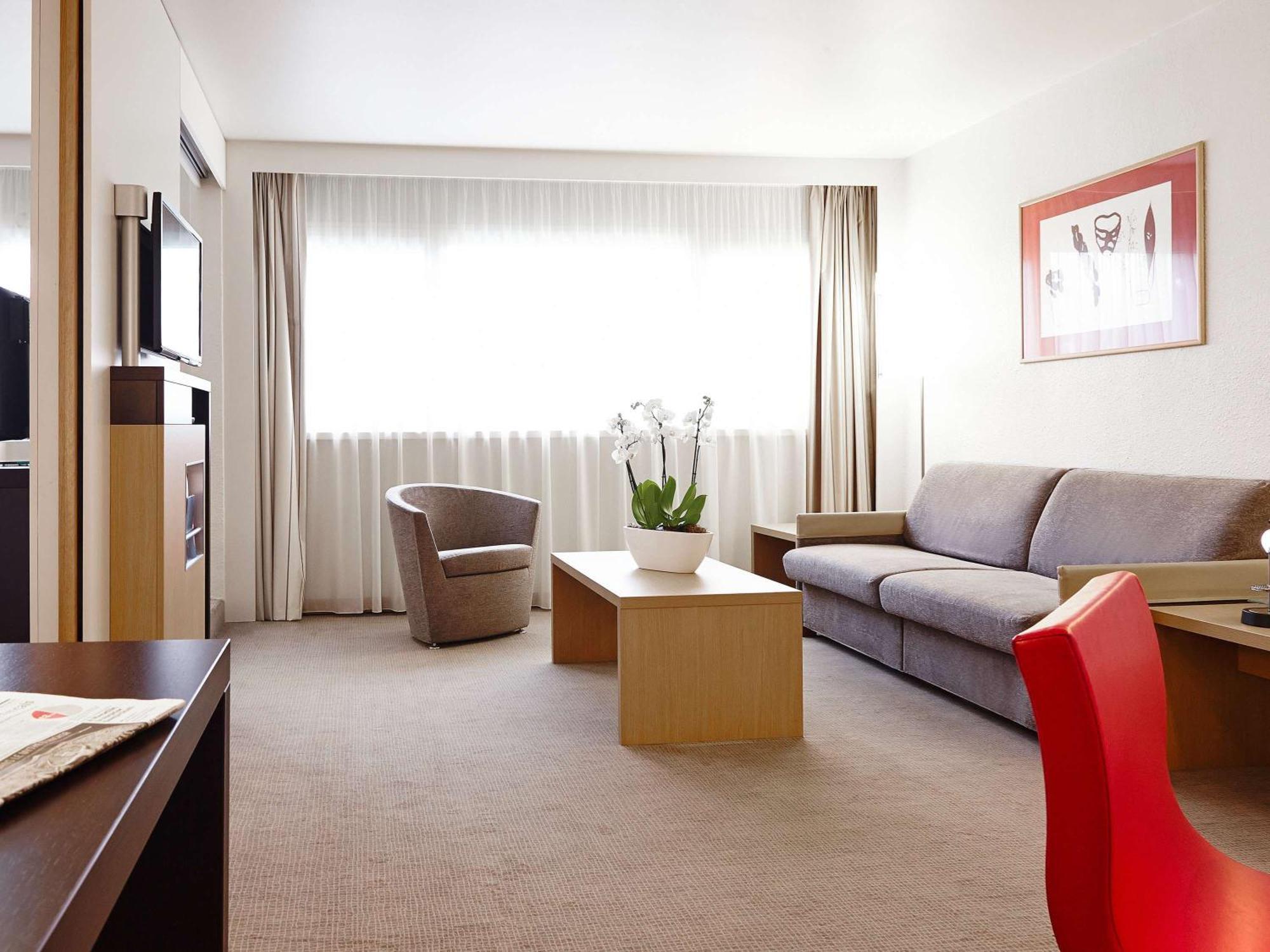 Novotel Atria Nimes Centre Bagian luar foto